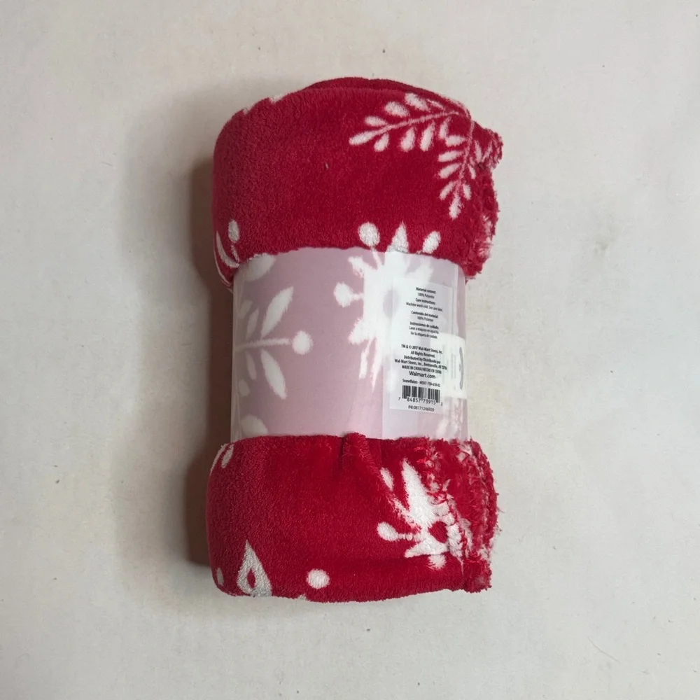 Holiday Time Red/White Snowflake Furry Blanket